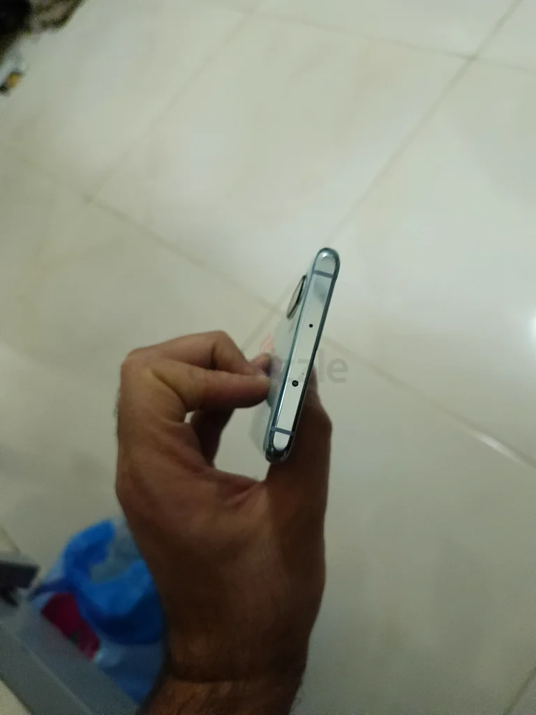 Huawei P30 Pro, clean device, free of problems, strong performance, good battery, everything works i63215874150786114
