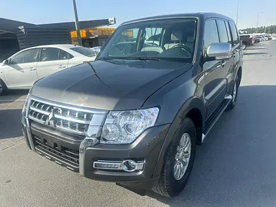 Mitsubshi pajero 2015 Gary color GCC calen car