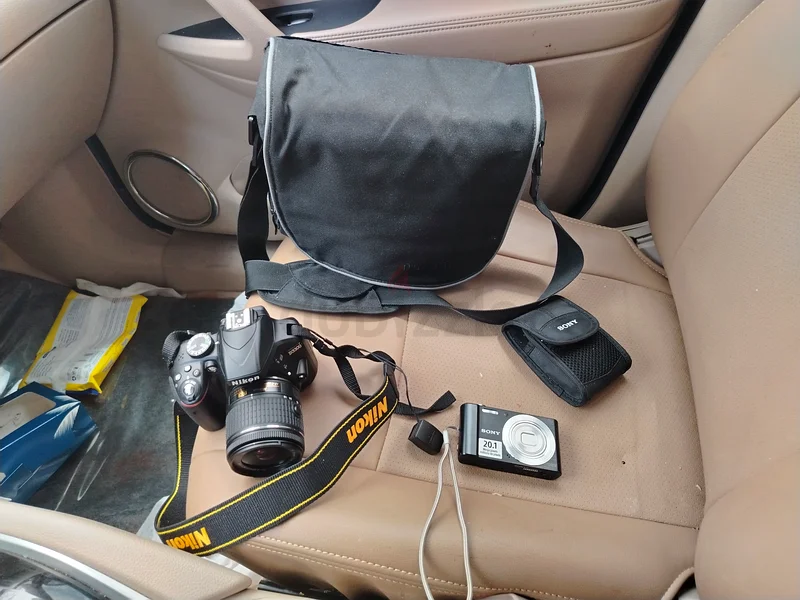 اشترِ كاميرا نيكون D3300 الرقمية أحادية العدسة واحصل على كاميرا سوني الرقمية مجانًا63234616598530111