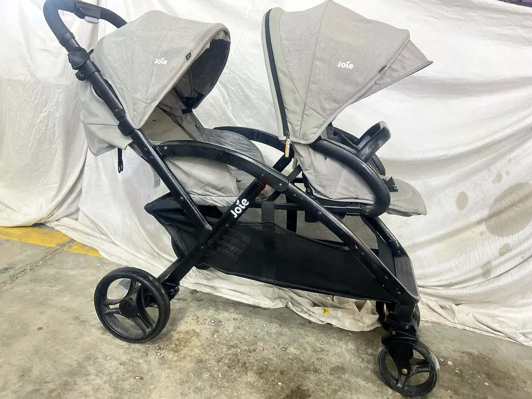Baby stroller or pram two children63205358121730111