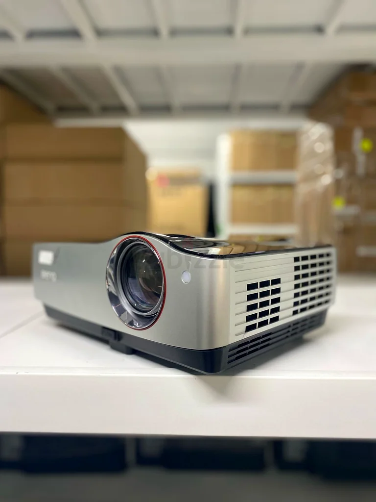 جهاز عرض BenQ SH910 | سطوع 4000 لومن ANSI، دقة Full HD 1080p، تباين 3000:1، مكبرات صوت 10 واط SRS63264093066371111