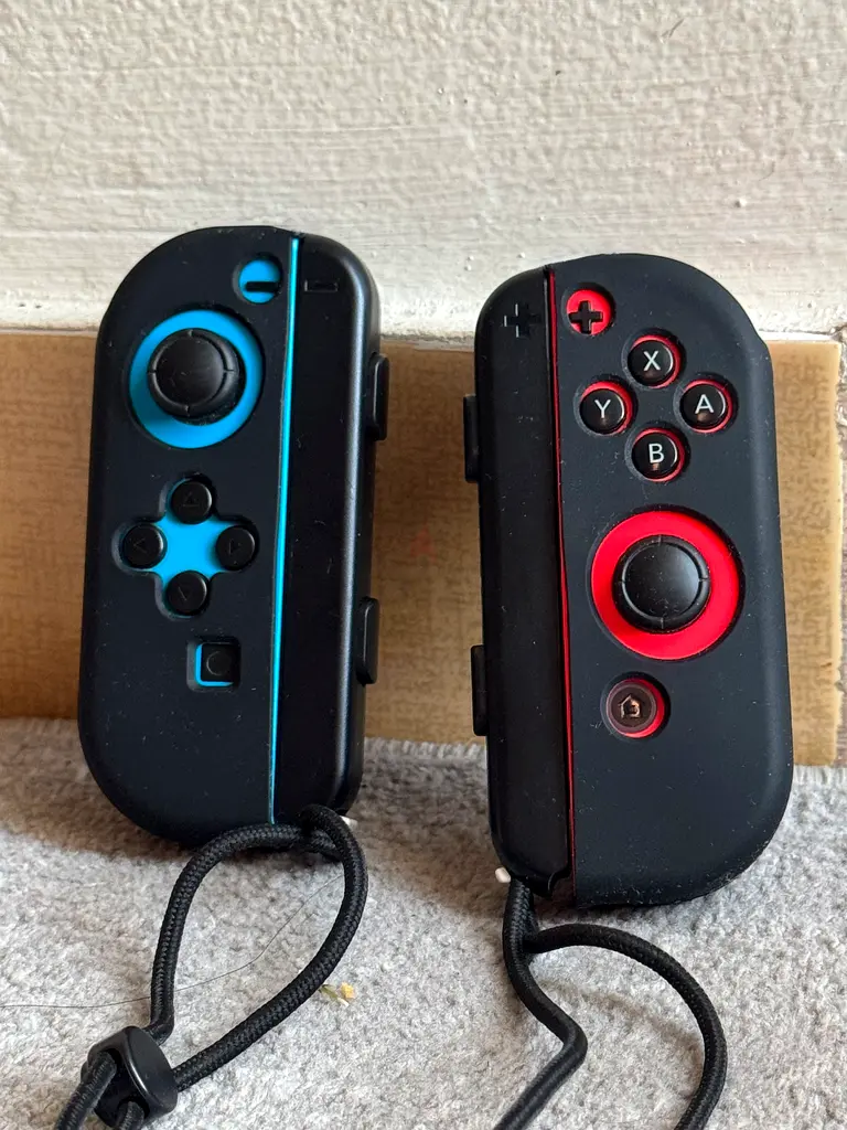Nintendo switch console with original accessories63229309586435112