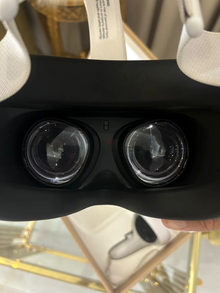 White meta quest 2 VR headset 128GB model63260732153859111