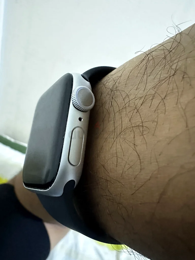 Apple watch series5 silver 40mm new not used before with new battery 100%63266527335042111