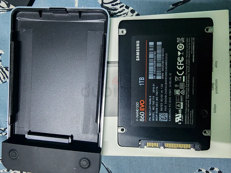 Samsung 2.5-inch SATA External Hard Drive and Ugreen Enclosure - Perfect for Data Storage!632571171617291125