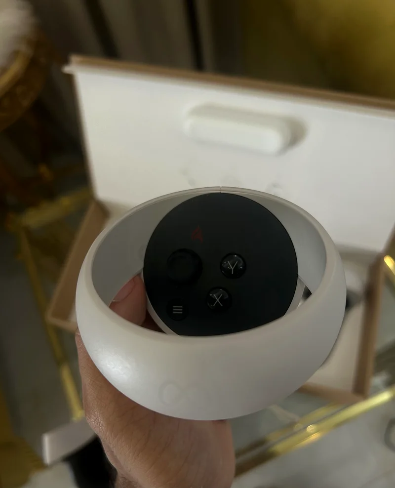 White meta quest 2 VR headset 128GB model63260732153859112
