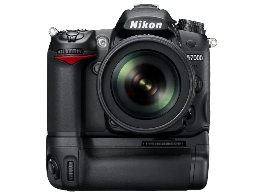 Nikon D7000 with kit lens 18-105mm