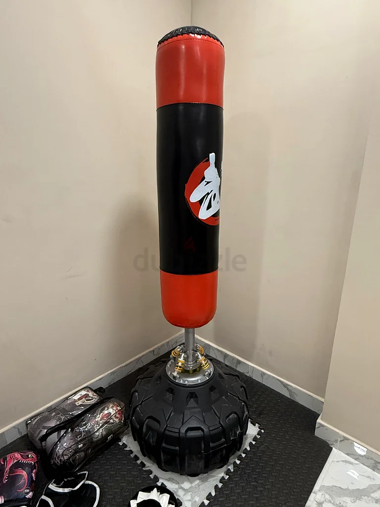 Standing Boxing + 3 Gloves63241121873923111