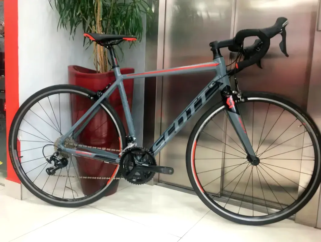 Premium Scott Road Bike - Ride in Style!