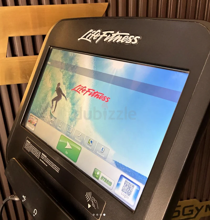 Elevation Series Crosstrainer with Touchscreen / Life Fitness63172672451075111
