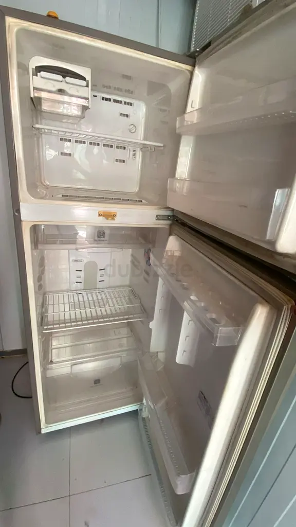 ثلاجة بباب مزدوج