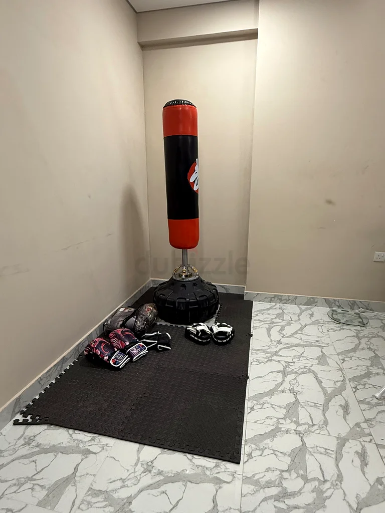 Standing Boxing + 3 Gloves63241121873923112