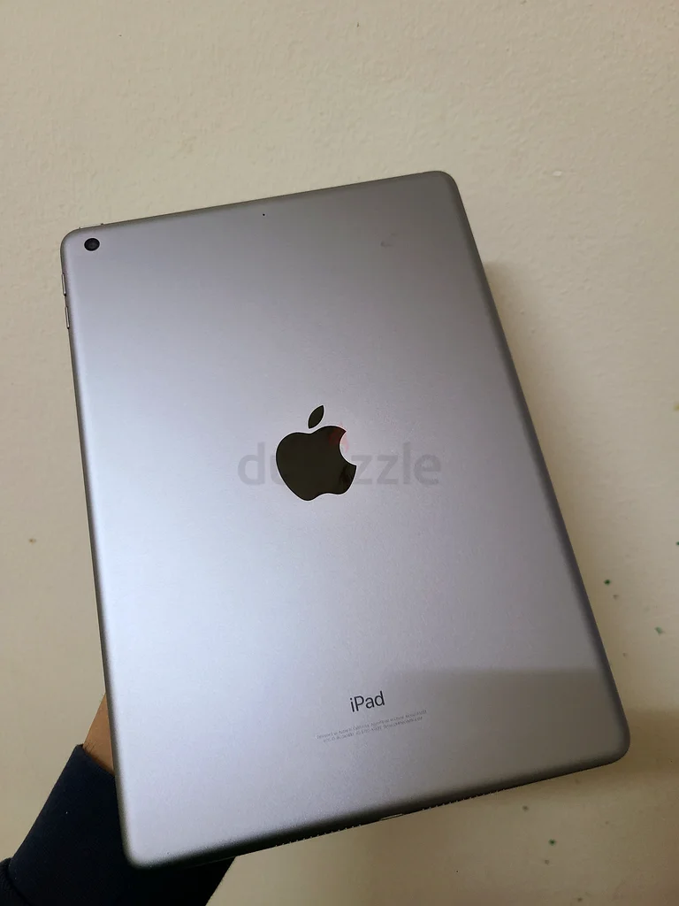 iPad 6th Gen - 128 GB in Excellent Condition63214896748033113