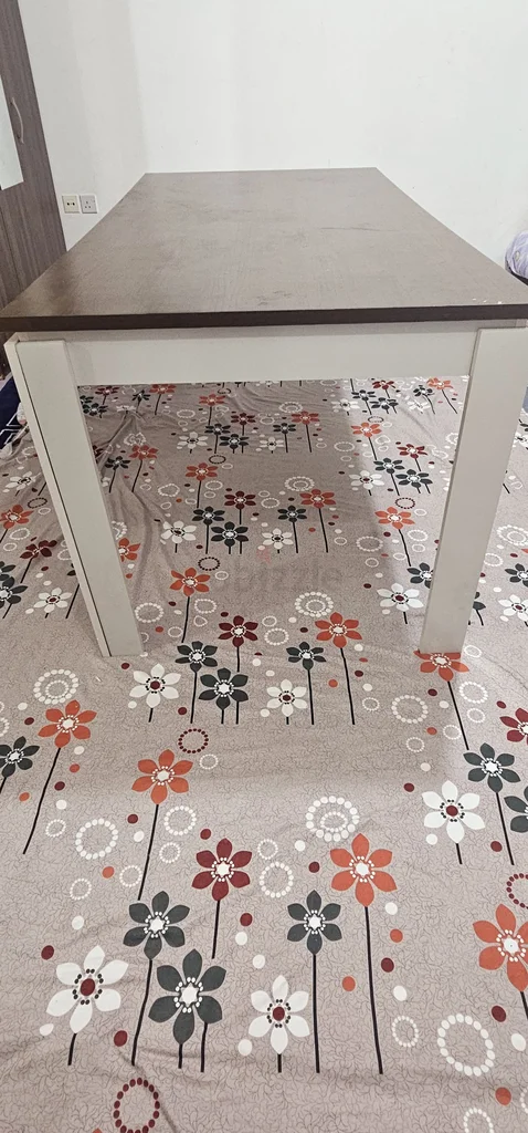 طاولة طعام خشبية أنيقة للبيع62864708046338114