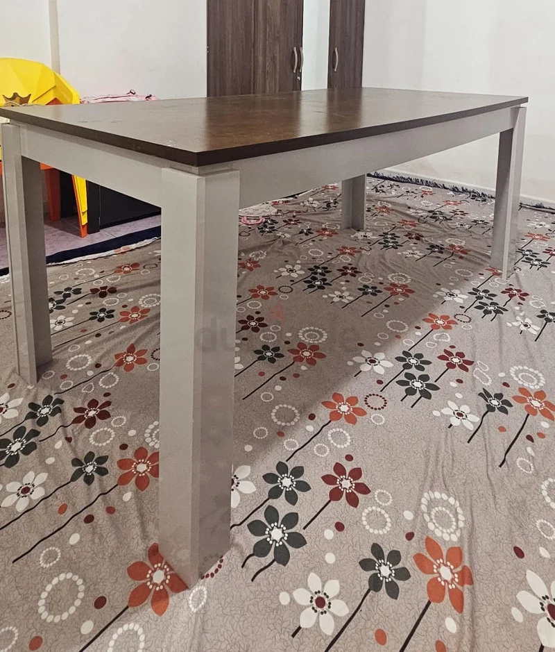 طاولة طعام خشبية أنيقة للبيع62864708046338119