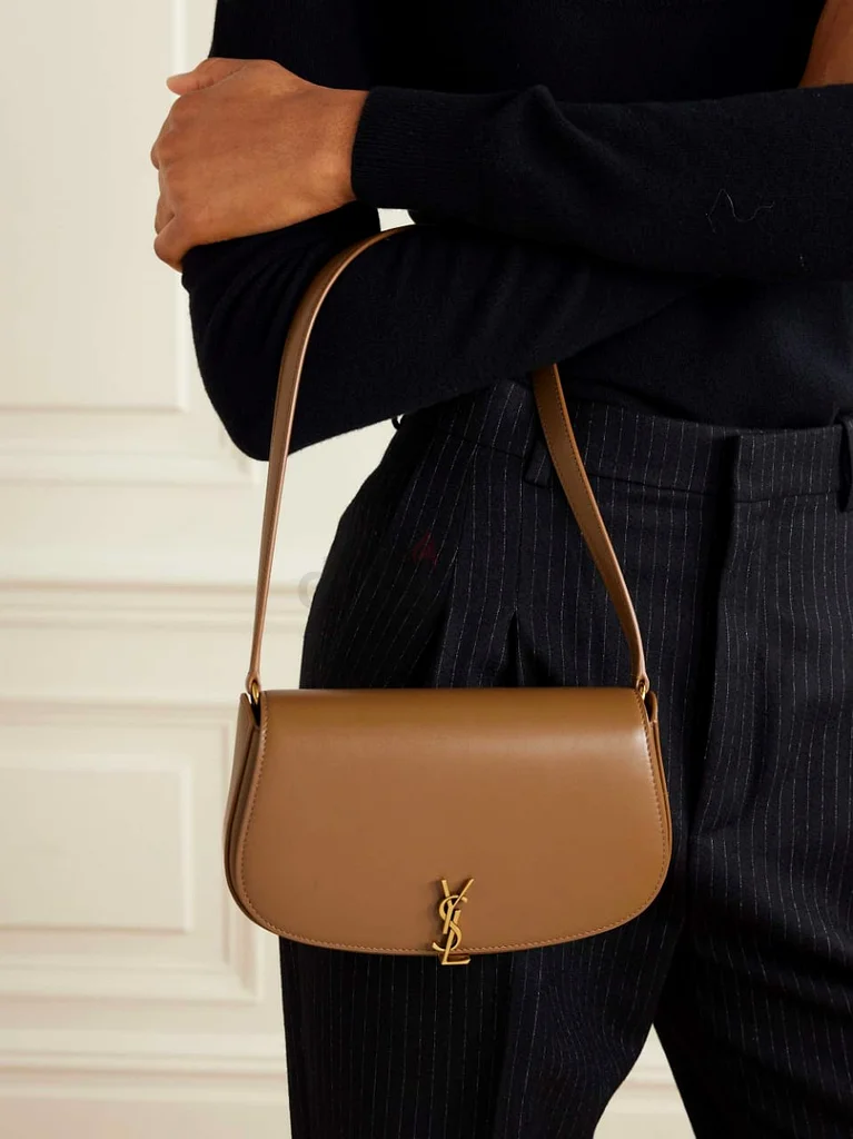 حقيبة كتف بنية من YSL - عززي إطلالتك!629316706778911116