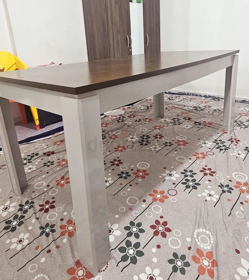 طاولة طعام خشبية أنيقة للبيع62864708046338111