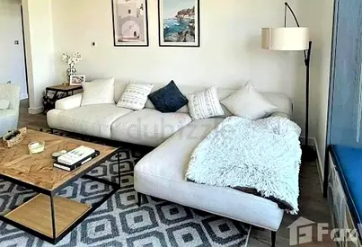 Selling the loom L shape sofa Like a brand new