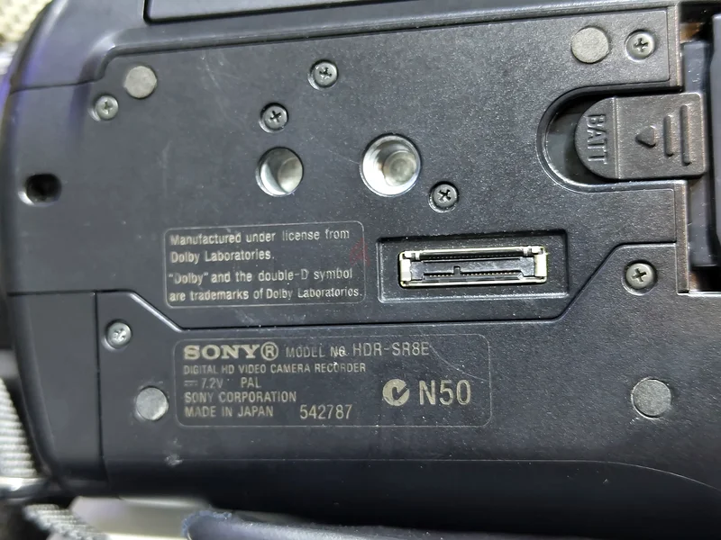 سوني هانديكام HDR-SR8E (100 جيجابايت) كاميرا فيديو عالية الدقة مزودة بقرص صلب63234612638337112