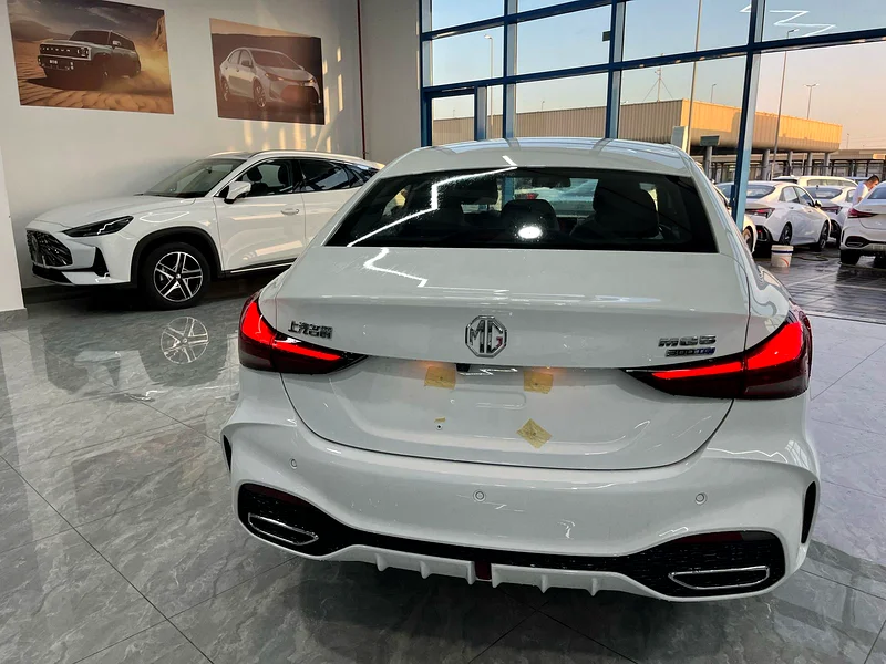 MG5 الفاخرة 2025 1.5T بيضاء63177100349441112