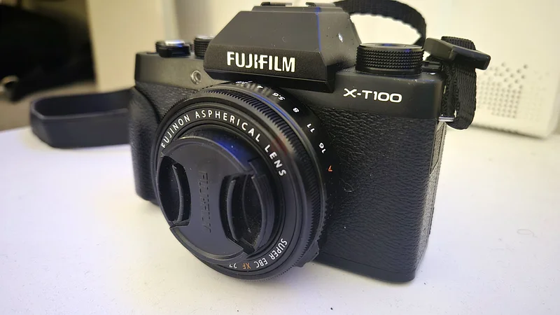Fujifilm XT 100 body only63172681302658111