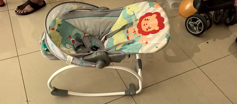 Colorful Baby Bouncer with Lion Design - Perfect for Relaxing!63204266533890111