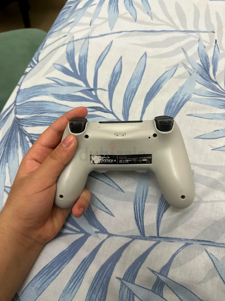 PS4 controller