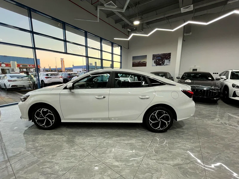 MG5 الفاخرة 2025 1.5T بيضاء63177100349441113