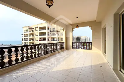 Marina View Huge 2 Bedroom - Closed Kitchen