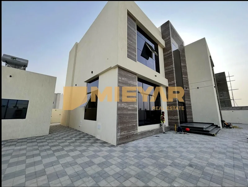 فيلا فاخرة - موقع متميز - جديدة بالكامل - تصميم حديث62937619188098111