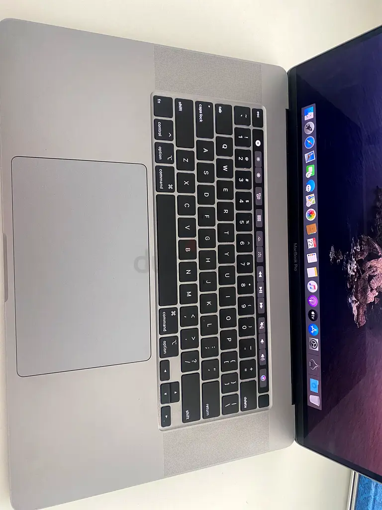 Apple macbook pro 201963254995281922112