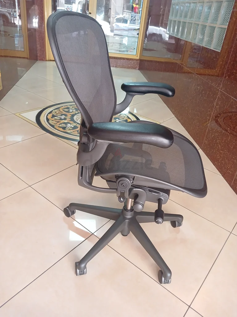 Selling My Herman Miller Aeron Remastered Graphite Chair Size C - Comfort Meets Style!63179388316418112