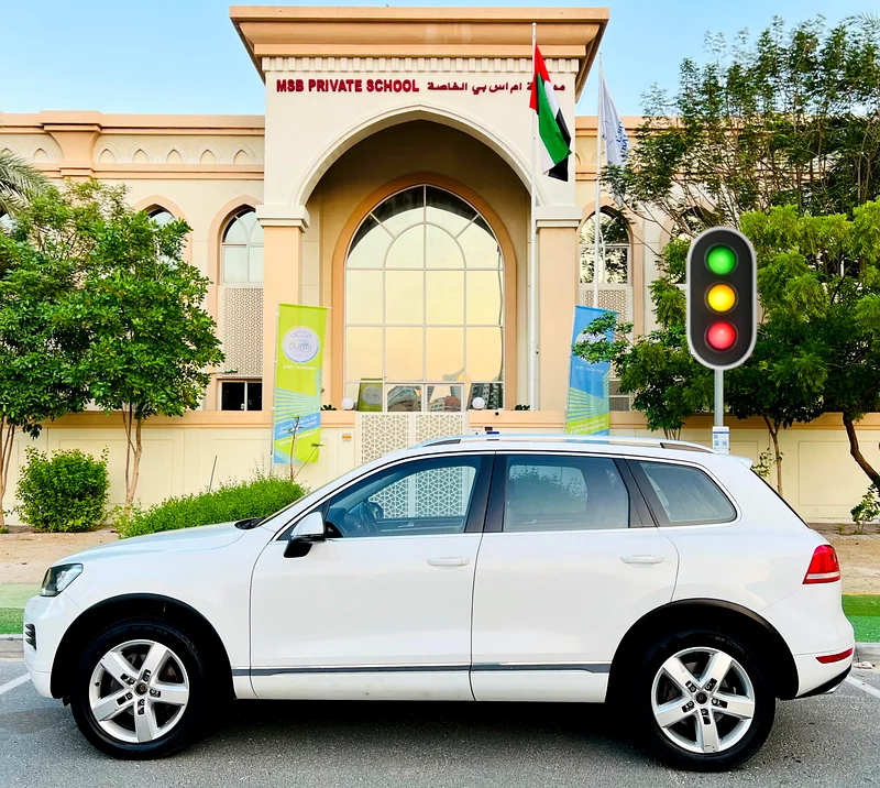 A Very Clean And Beautiful VOLKSWAGEN TOUAREG 2013 WHITE WITH SUNROOF 2 KEYS REF. 500763158341828097111