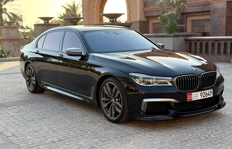 بي إم دبليو M760li xDrive 2019، فول إنديفيليال مع باقة خدمة بي إم دبليو631606105518111111