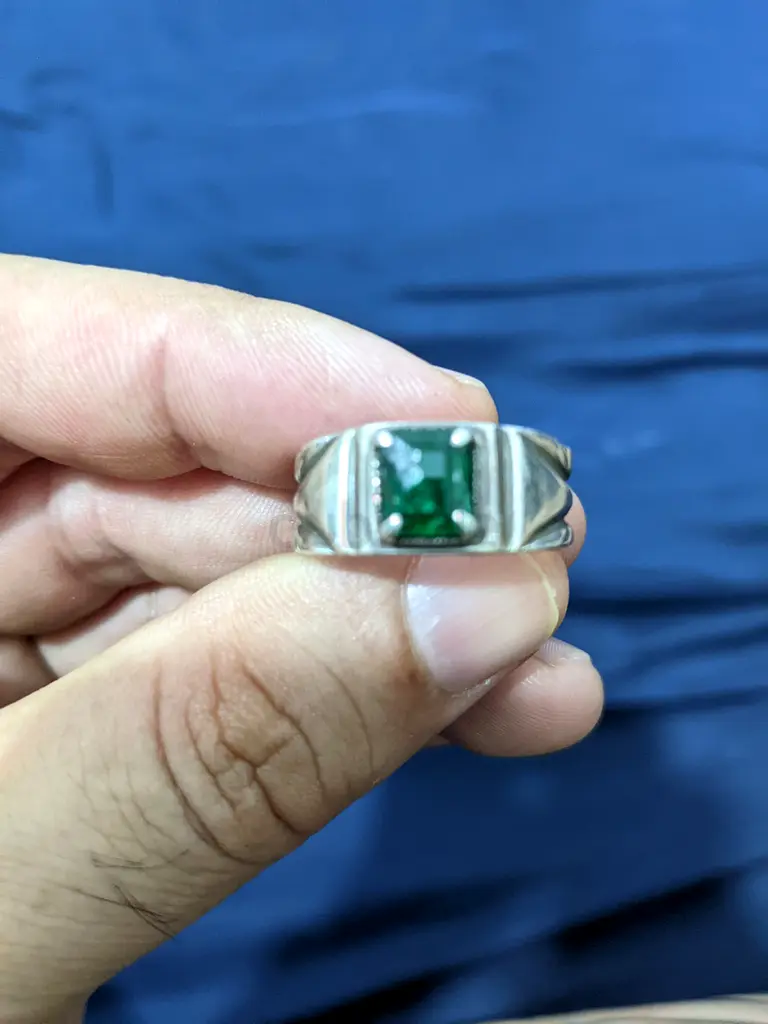 Stunning Silver Ring with Emerald Stone