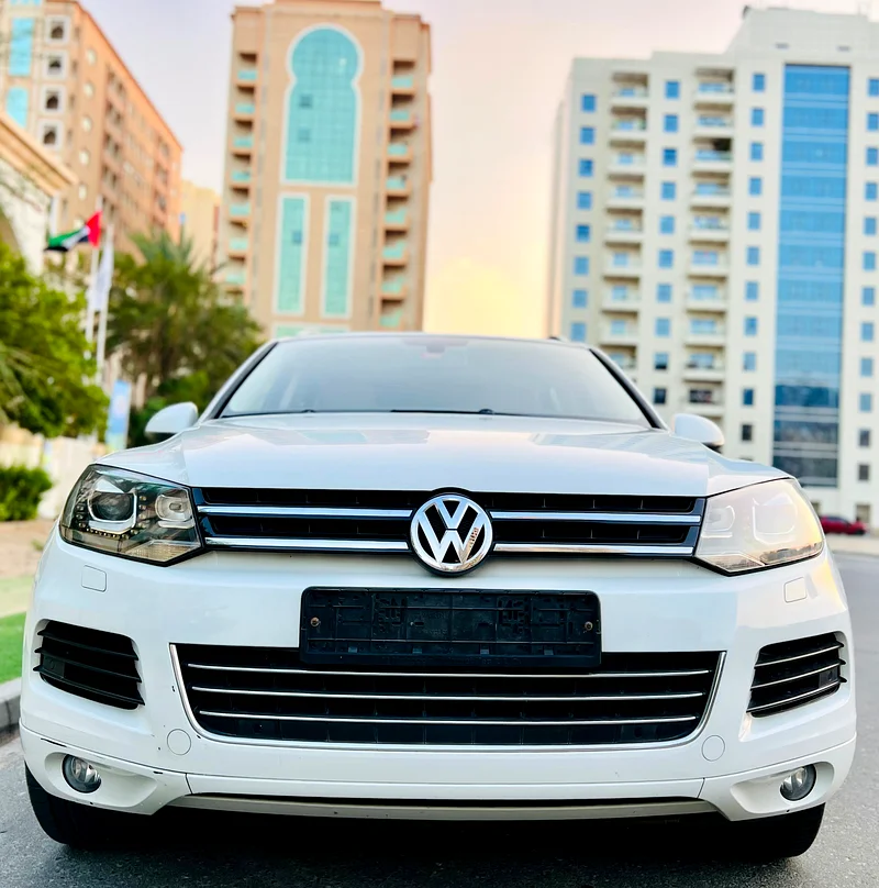 A Very Clean And Beautiful VOLKSWAGEN TOUAREG 2013 WHITE WITH SUNROOF 2 KEYS REF. 500763158341828097114