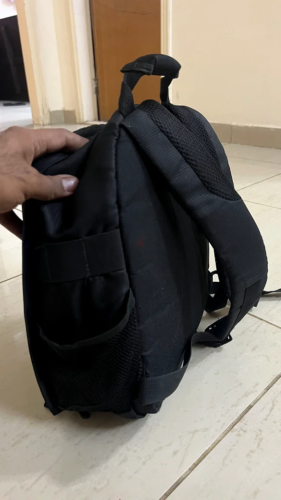 حقيبة كاميرا سوداء أنيقة وعصرية للبيع!63239605546883112