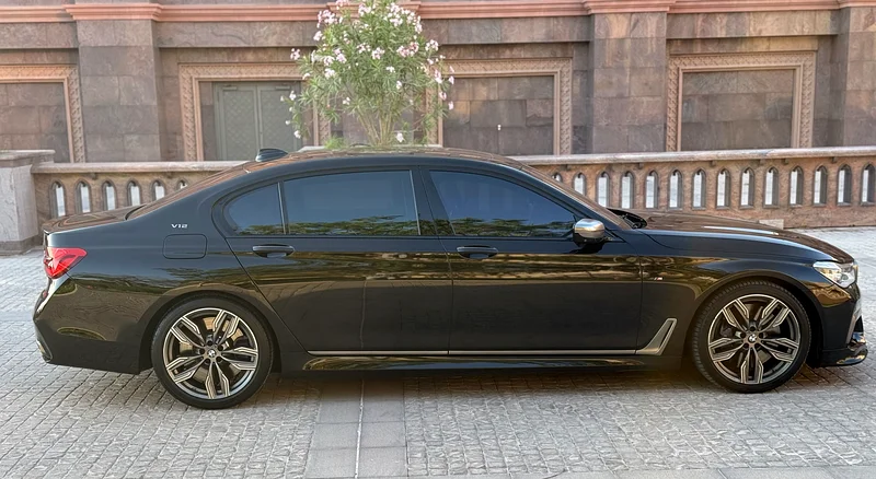 BMW M760li xDrive 2019 Fully Individual With BMW Service package63160610551811112