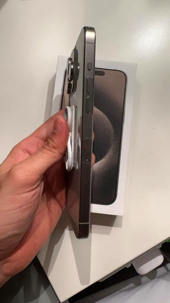 Iphone pro max 1563213431475587114