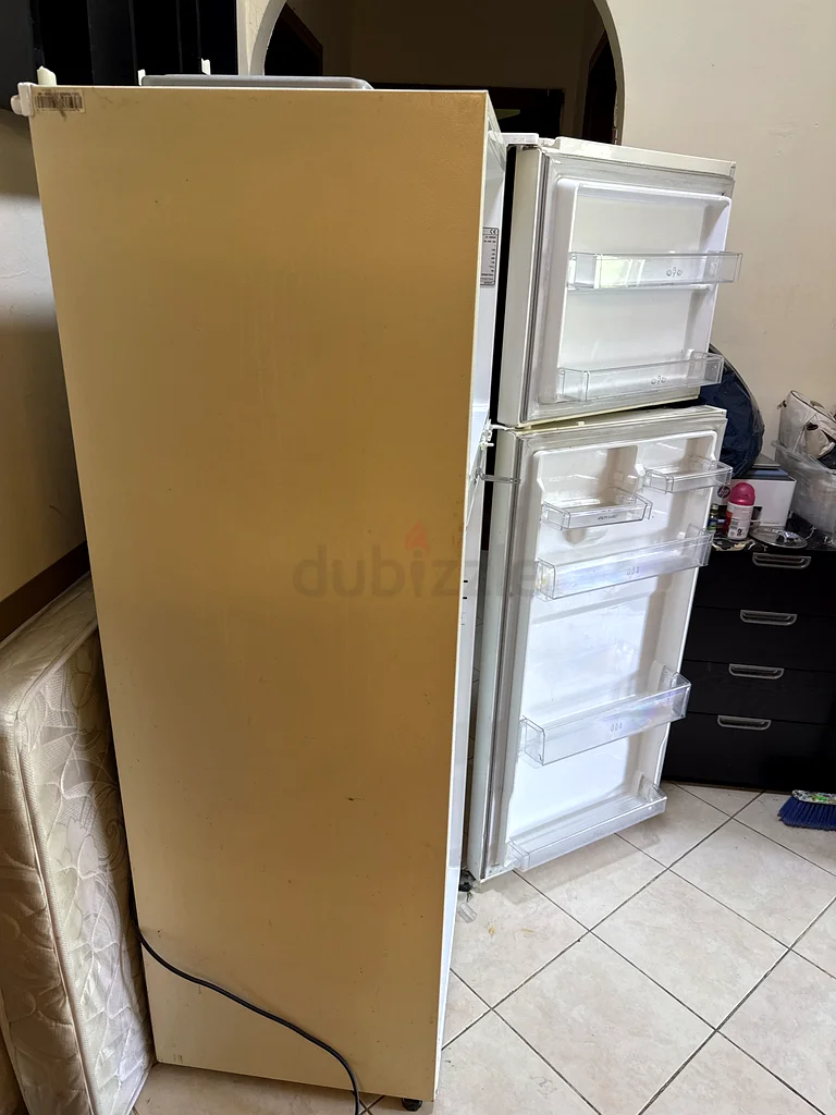 ثلاجة واسعة وبأسعار معقولة للبيع!63253484918273111