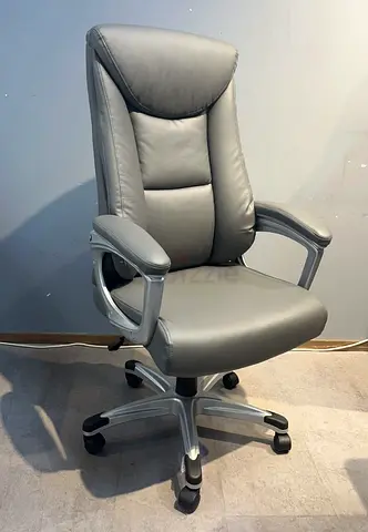 Ergonomic Grey Office Chair - Comfort and Style!