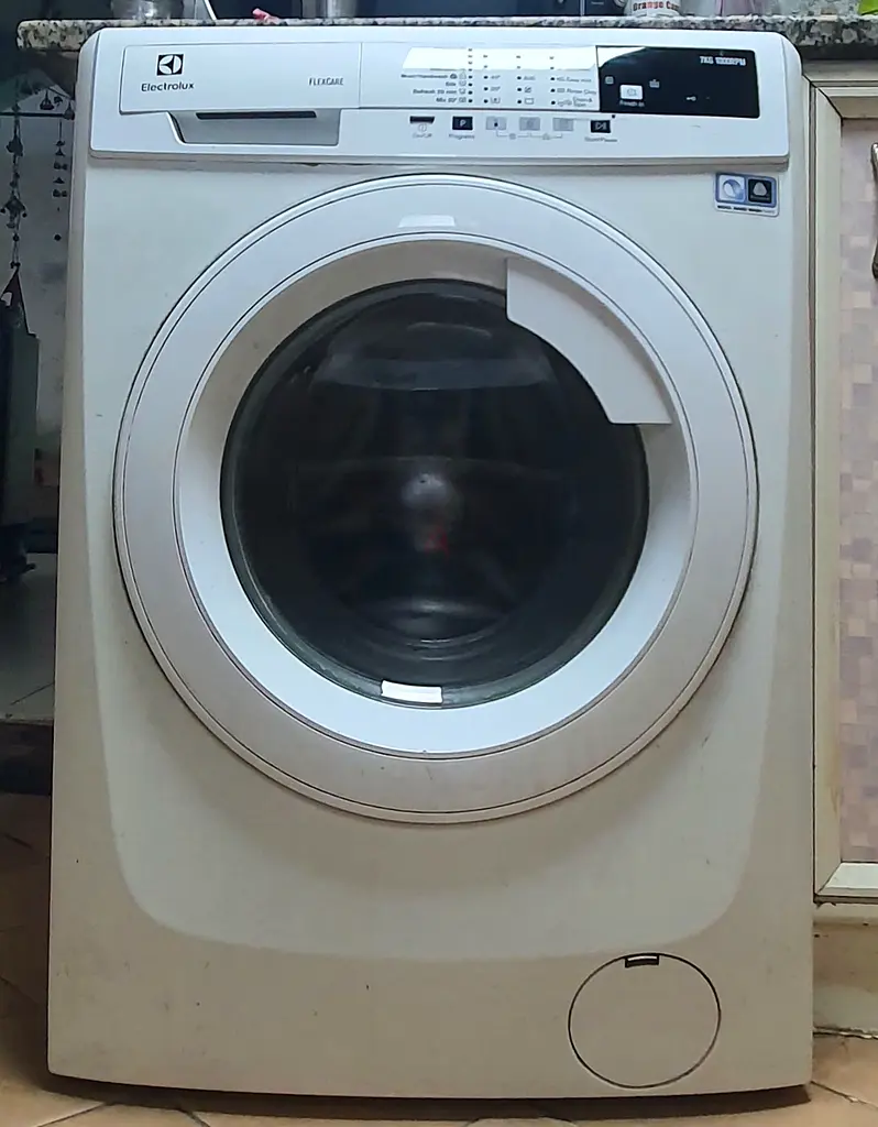 Electrolux Washing Machine - Efficient and Reliable!