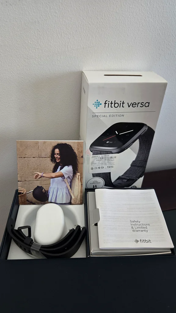 Fitbit Versa Special Edition Watch - Excellent Condition and Perfect for Fitness Enthusiasts!63262940403587111
