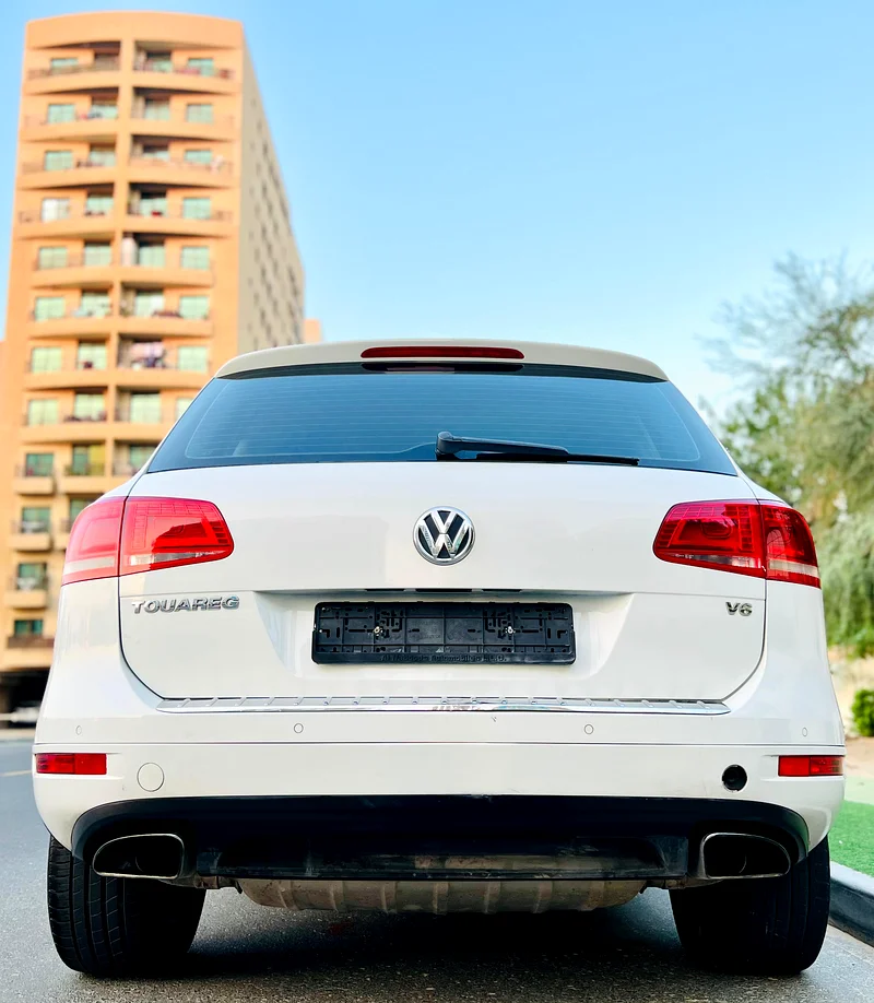 A Very Clean And Beautiful VOLKSWAGEN TOUAREG 2013 WHITE WITH SUNROOF 2 KEYS REF. 500763158341828097112