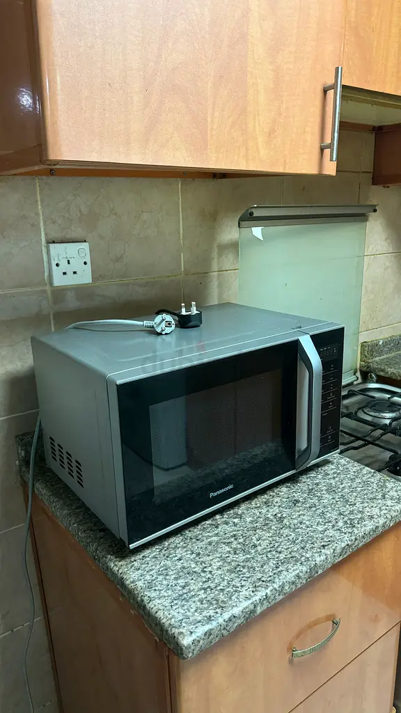 Efficient Panasonic Microwave Oven - Perfect for Your Kitchen!