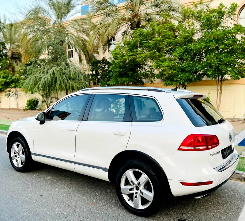 A Very Clean And Beautiful VOLKSWAGEN TOUAREG 2013 WHITE WITH SUNROOF 2 KEYS REF. 500763158341828097113