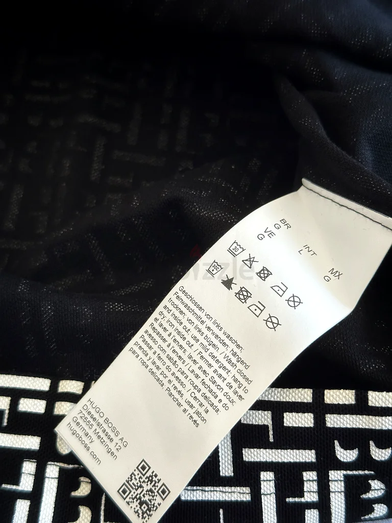 [تم تخفيض السعر] قميص بولو فريد من نوعه من BOSS Hugo Boss باللون الأسود والأصفر – مقاس L – أصلي63236113859969112