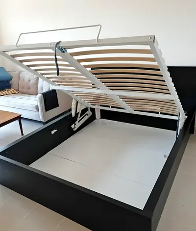 IKEA hydraulic king size bed 180/200cm with Ikea mattress