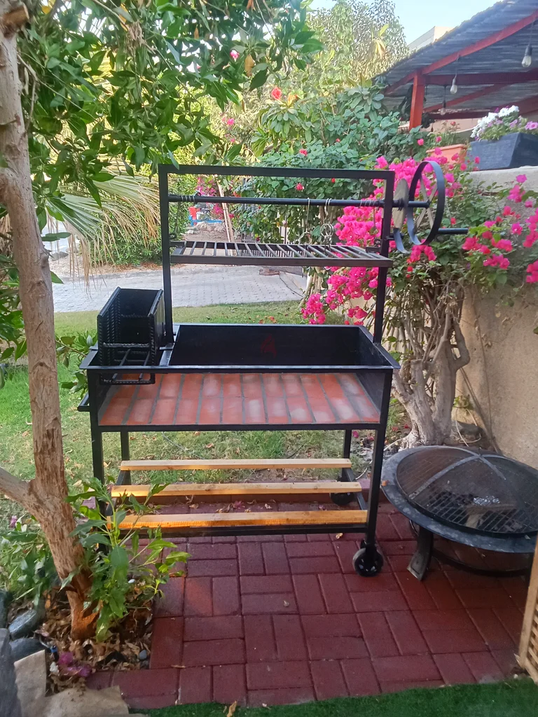 Grill Masters Dream: Outdoor BBQ Cart for Sale!63170857242371112