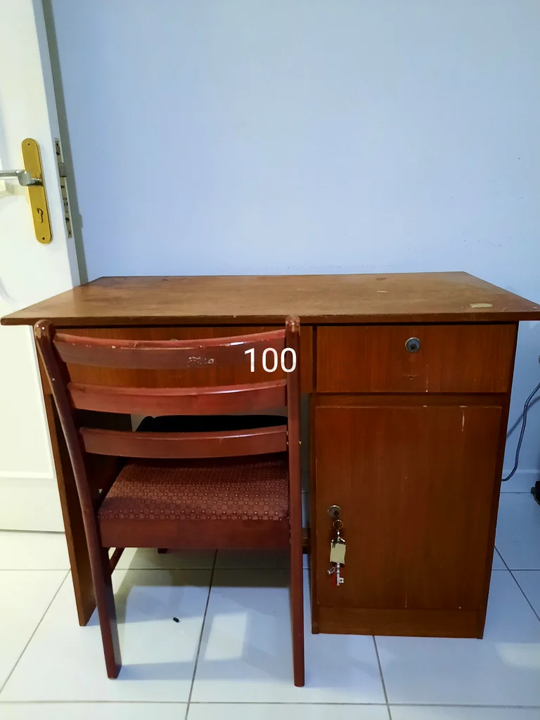 طاولة دراسة أنيقة مع كرسي - مثالية لمكتب المنزل!632198270928651129
